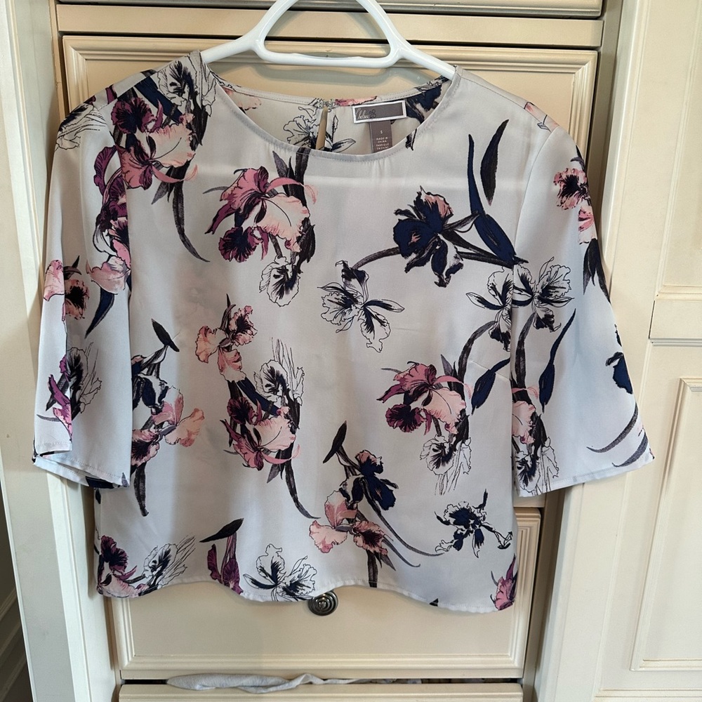Chelsea 28 floral short sleeve top size small